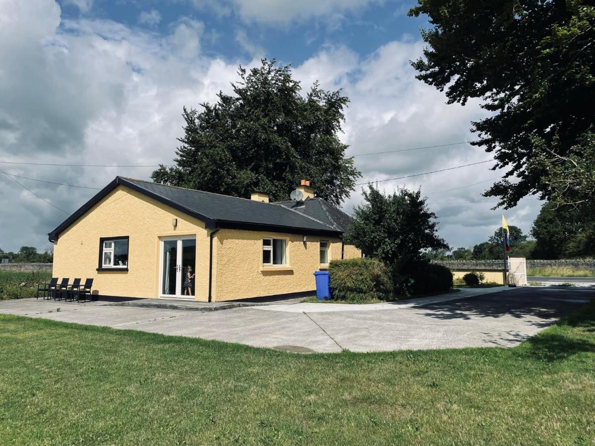 Cutteen Cottage Tulla 外观 照片