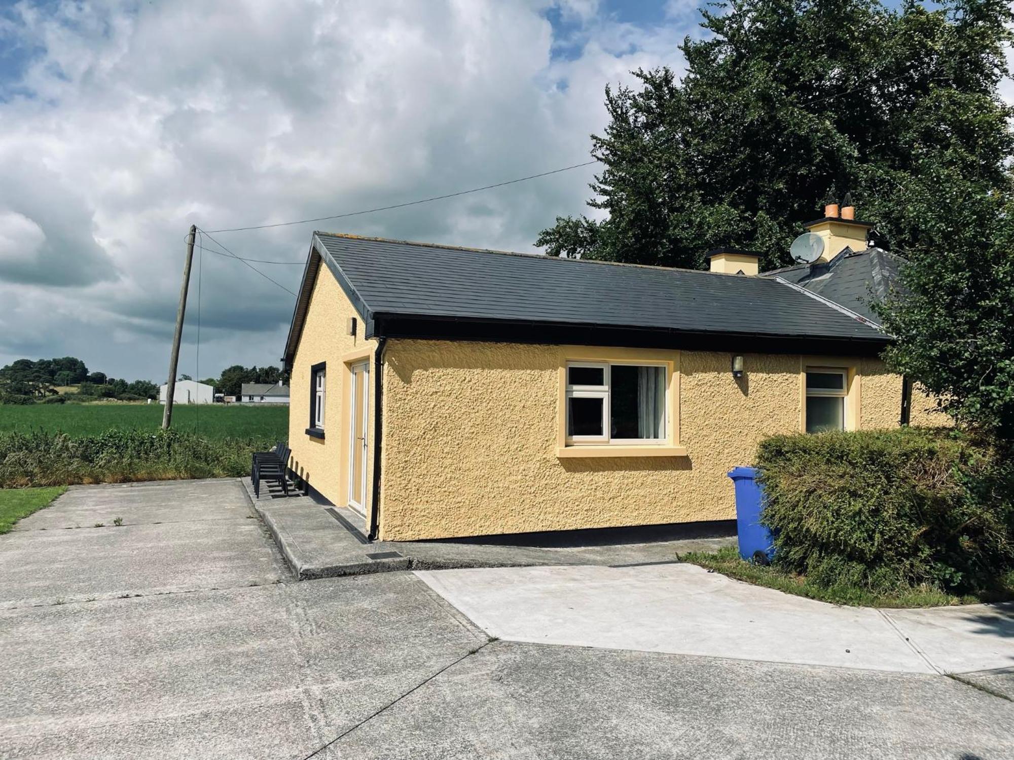 Cutteen Cottage Tulla 外观 照片